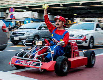 Si vas a Tokio ya puedes competir en un 'Mario Kart' humano por la ciudad