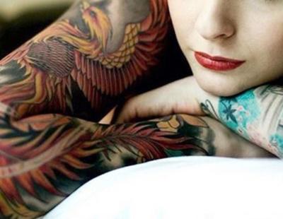 La tinta de los tatuajes podría conllevar riesgos importantes para la salud