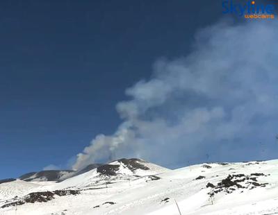 El Etna, el volcán más grande de Europa, entra en erupción