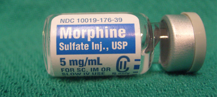 El doctor recetaba morfina a vivos y muertos, sin distinción
