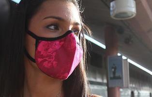 Aire limpio con estilo: China introduce las máscaras contra la polución en sus pasarelas de moda