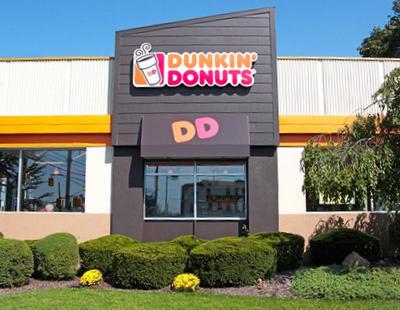 Una empleada de Dunkin' Donuts encuentra un feto en una taza de café