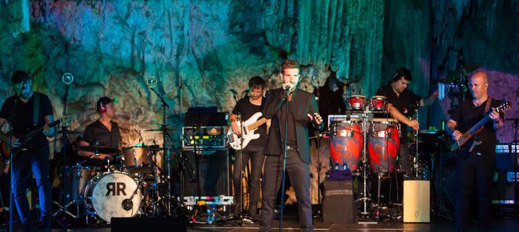 Pablo Alboran ha sido uno de los últimos en cantar en las Cuevas de Nerja (Foto: cuevadenerja.es)