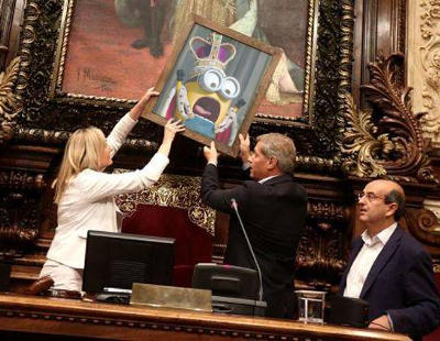 Los mejores memes del retrato de Felipe VI en el pleno de Barcelona