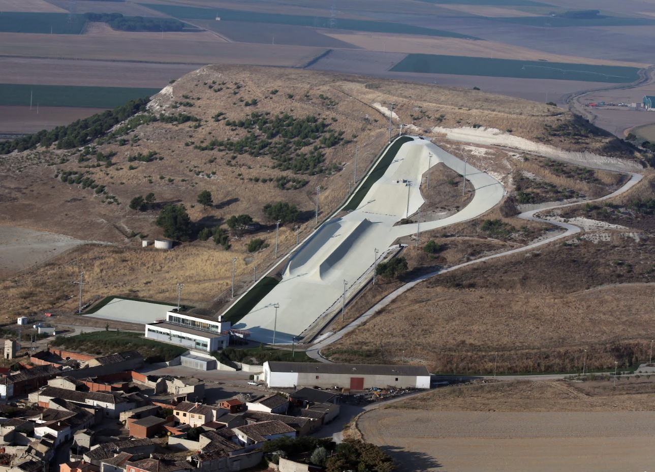 Una pista de esquí seco en un secarral de Valladolid, ¿por qué no?