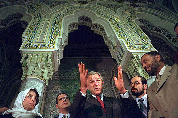 Bush en una mezquita el 17 de septiembre de 2001