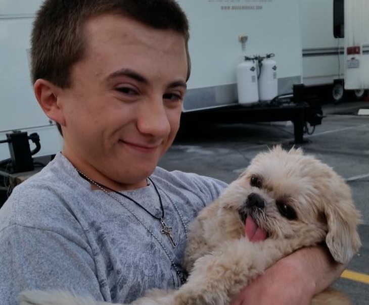 Atticus Shaffer y Marnie the dog