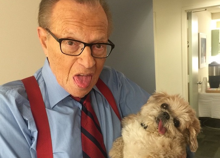 Larry King y Marnie the dog