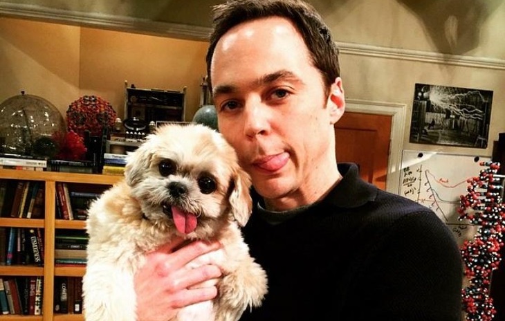 Jim Parsons y Marnie the dog