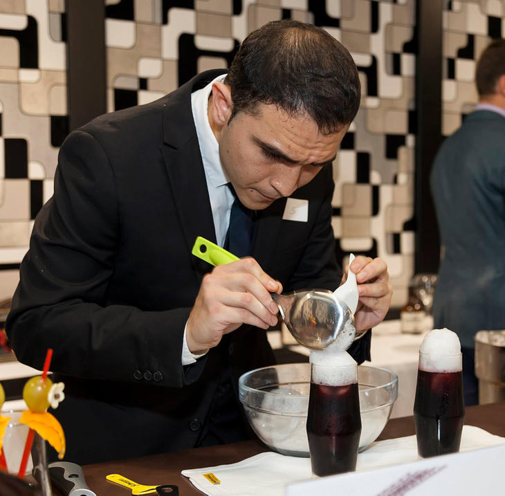 Juan Fernando Valencia preparando su kalimotxiki