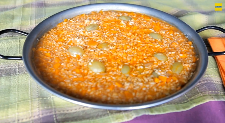 Paella con uvas