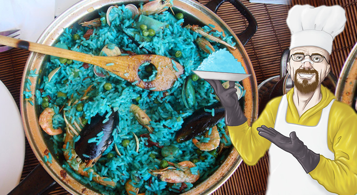 Paella con colorante azul