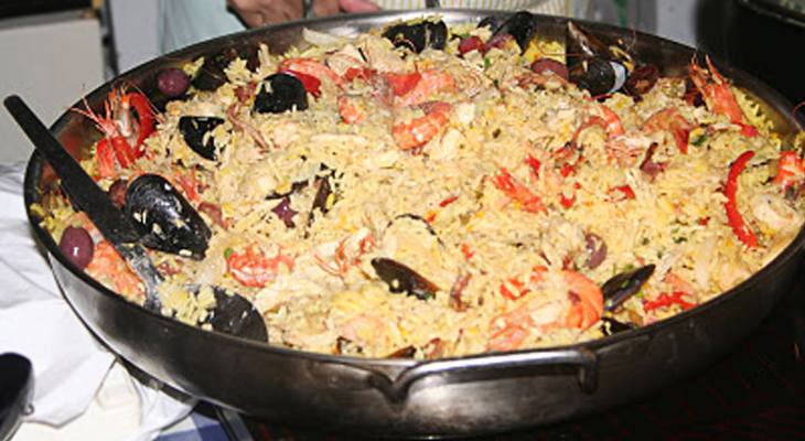 Paella con arroz largo