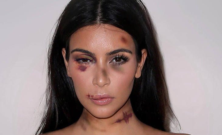 Kim Kardashian, golpeada (Facebook: Alexsandro Palombo)