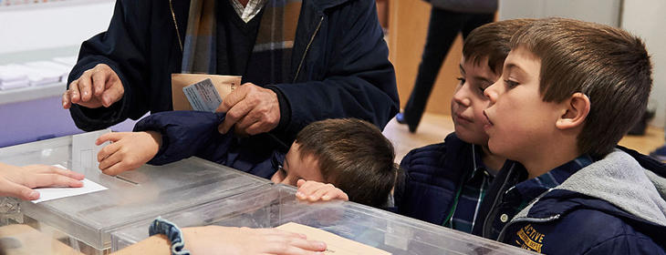 Lleven a los niños alimentados de casa