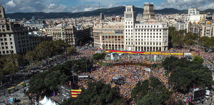 La plaça de Catalunya pasaría a llamarse plaza de Arriba España