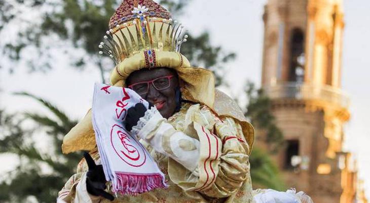 La bufanda del Sevilla es un accesorio muy bíblico