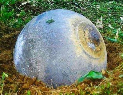 Unos extraños OVNI en forma de bola caen sobre Vietnam