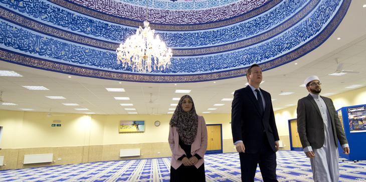 David Cameron visita una mezquita en Leeds