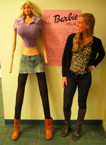 Una Barbie a escala humana