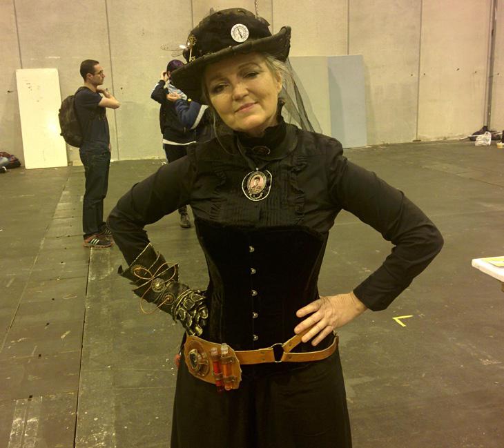 Neozelandesa orgullosa de su cosplay steampunk