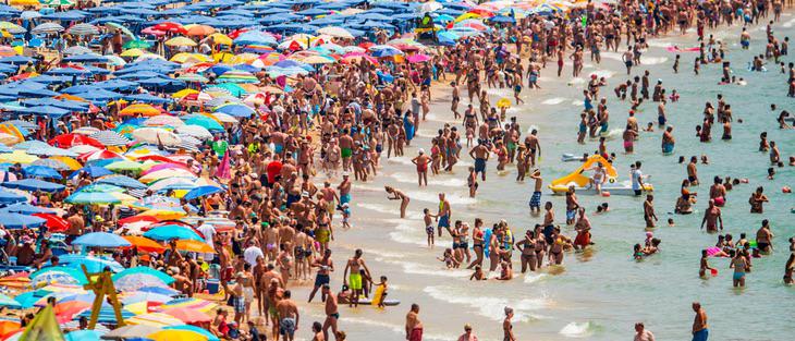 La playa de Benidorm, un paraíso para turistas