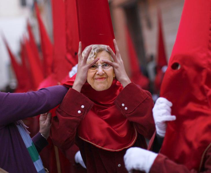 Carmena se aprieta el capirote por lo que pueda pasar