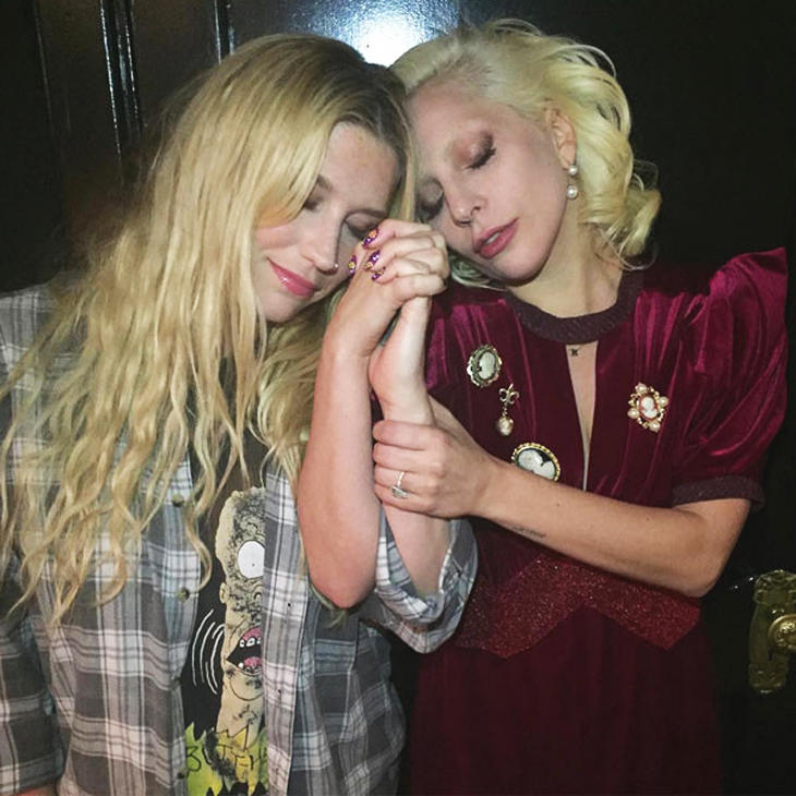 Lady Gaga subió esta foto a Twitter en apoyo a Kesha