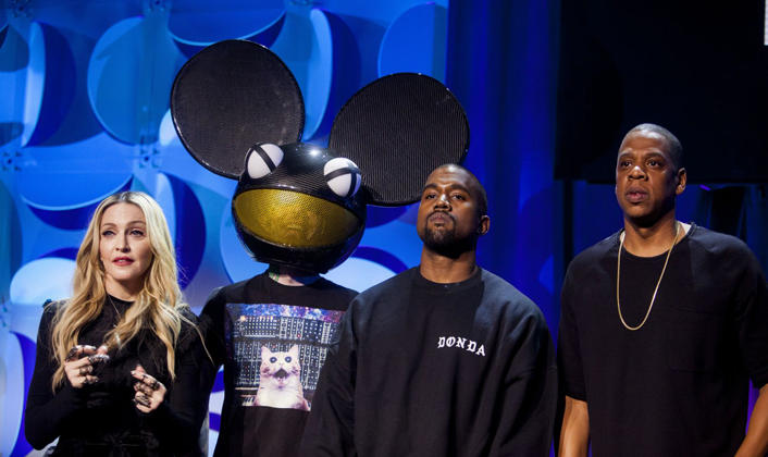 Kanye en la presentación de Tidal junto a Madonna, Jay Z y Deadmau5, que precisamente le ha echado en cara este hecho