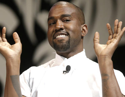 Kanye West la lía al mostrar públicamente que descarga de forma ilegal