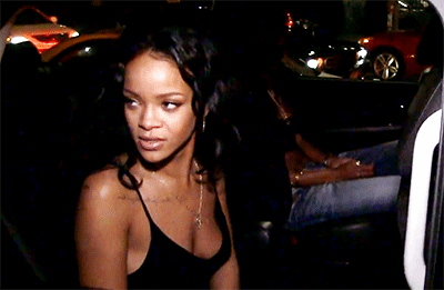 Rihanna ignorando tus comentarios