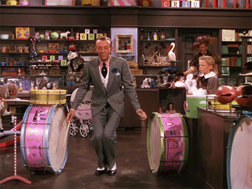Fred Astaire toca el tambor en la Easter Parade