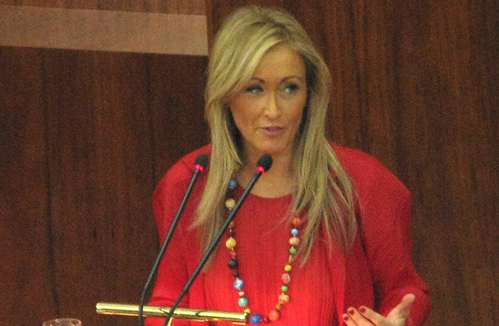 Cifuentes lleva años en política