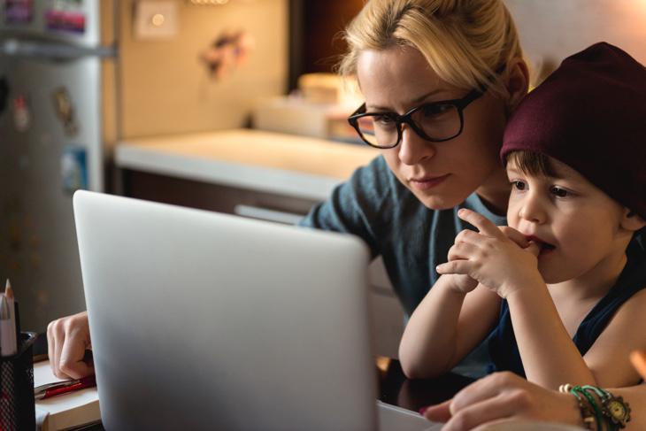 Si no se facilita la vida a padres y madres no se separará la vida laboral de la personal