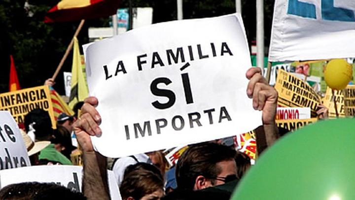 Familia = Padre + Madre