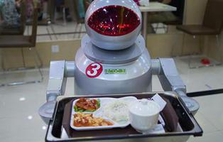 Contratan robots camareros y los despiden por bajo rendimiento