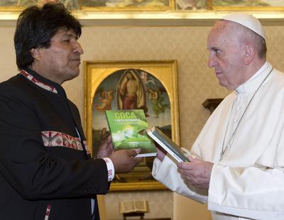 Evo Morales le recomienda al Papa Francisco tomar coca