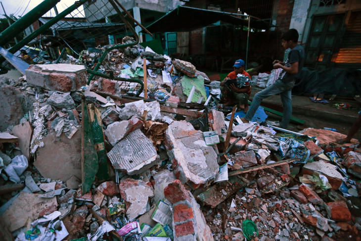 El terremoto ecuatoriano ya cuenta 233 víctimas