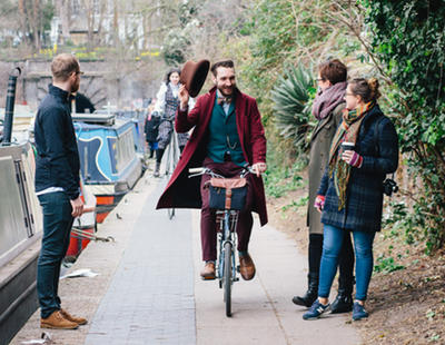 Menos humos y más espacio: los beneficios de una ciudad con bicis y sin coches