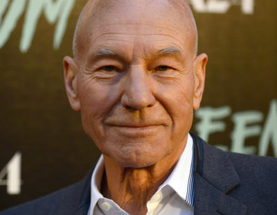 Patrick Stewart se convierte por una noche en la coqueta Profesora X