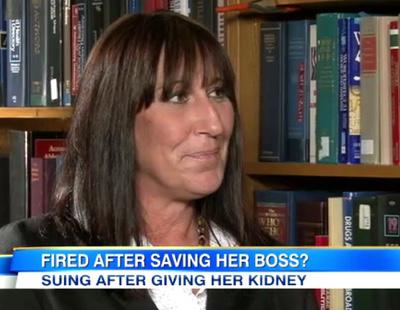 Una mujer dona un riñón para salvar a su jefa y esta la despide del trabajo