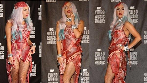 Por favor, no podemos esperar a que salga Lady Gaga con su vestido de carne