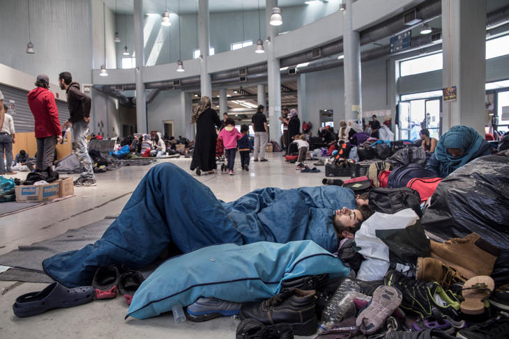 Refugiados en las dársenas del puerto de Pireo