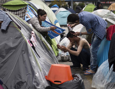 'El Pireo es un campamento de refugiados sin duchas, sin pabellones, en el que se malvive'