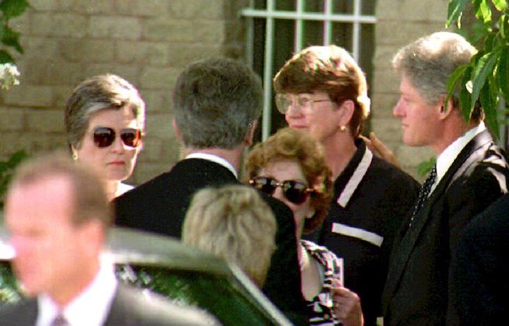 Bill Clinton en el funeral de Vince Foster