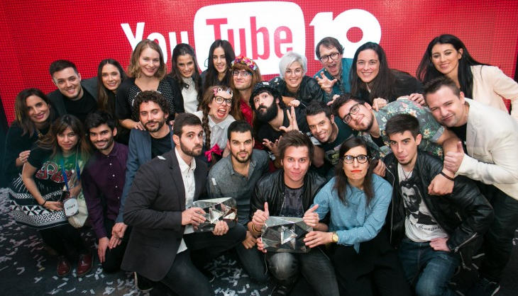 Cristina y los youtubers de la fiesta del 10º aniversario de la plataforma