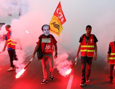 Francia, paralizada por una huelga indefinida silenciada en España