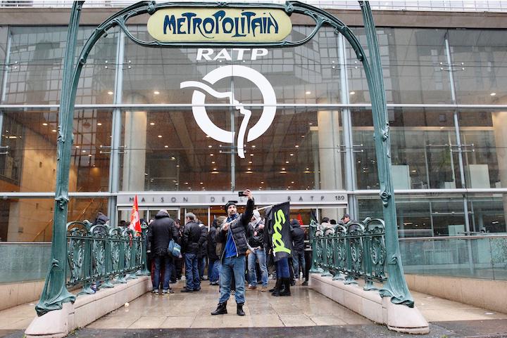 Protestas en la sede de RATP del transporte público de París