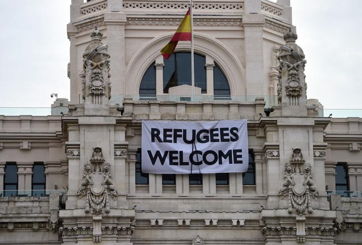 Cartel de 'Refugees Welcome' en el Ayuntamiento de Madrid