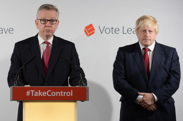 Michael Gove junto a Boris Johnson